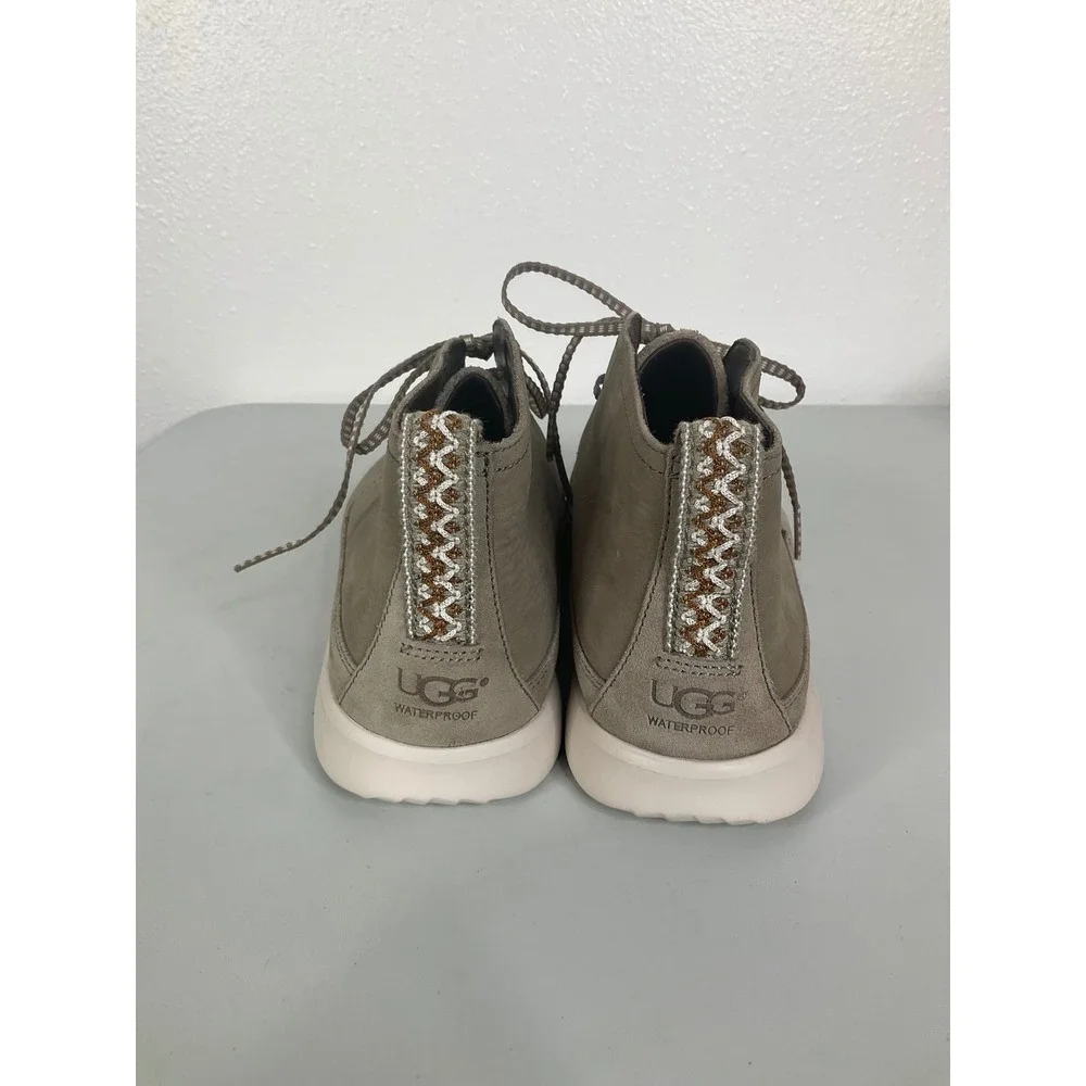 UGG pismo chukka